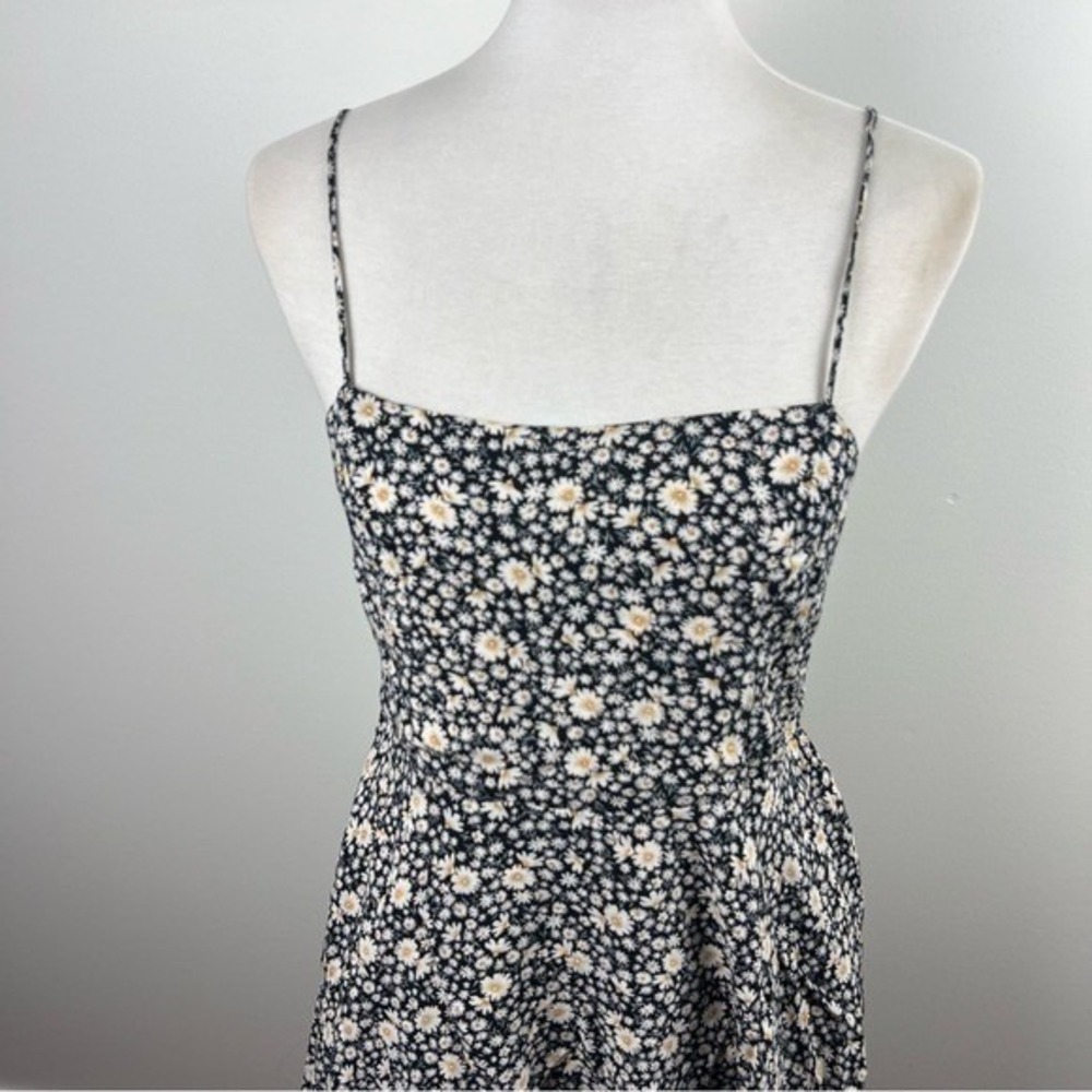 Urban Outfitters Black Daisy Floral Smocked Mini Dress Ruffle Hem Size M FD5532 - Picture 9 of 15